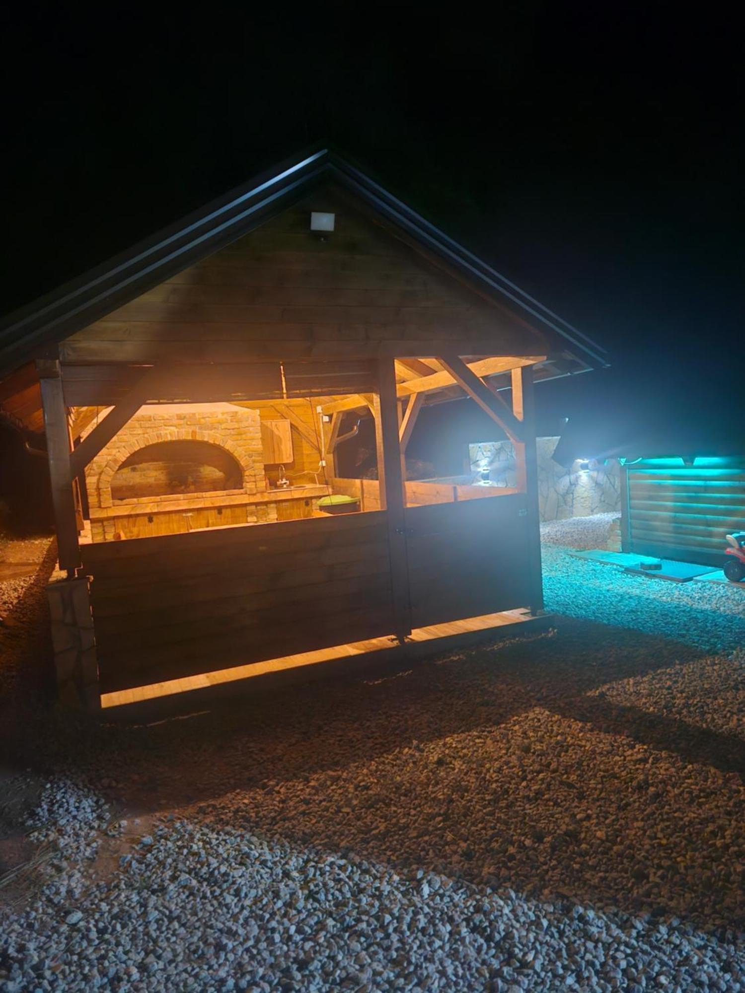 Počitniška hiša Vikendica Iva *